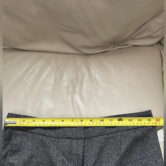 Jones New York plaid dress pants, size 4. - Picture 4 of 4